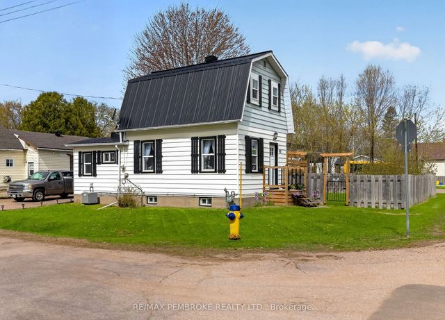 302 Willard Street, Pembroke