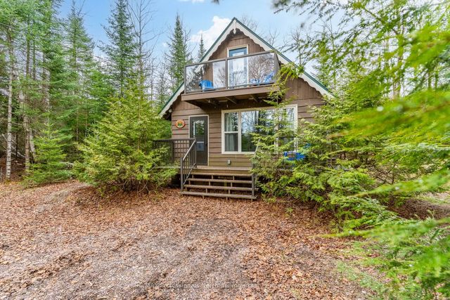 2041 Glamor Lake Road, Highlands East