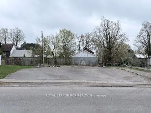 Second Avenue, Shelburne