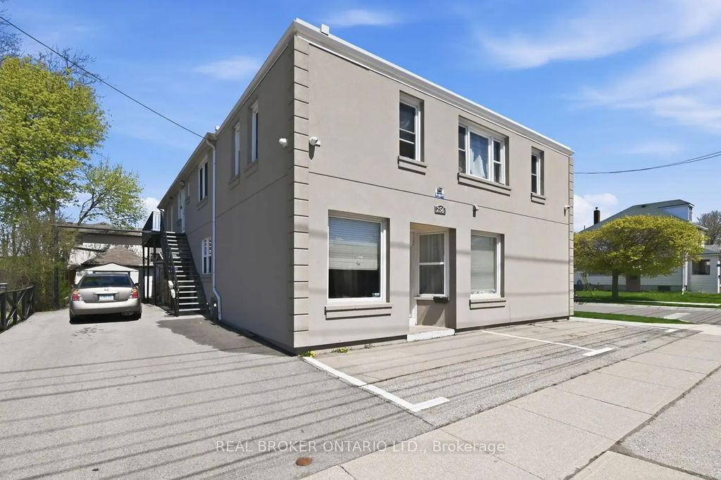 256 Lincoln Street, Welland