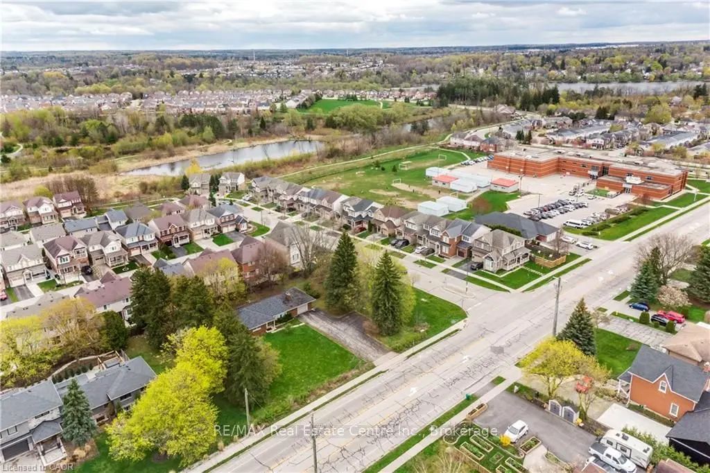 355 Guelph Avenue, Cambridge