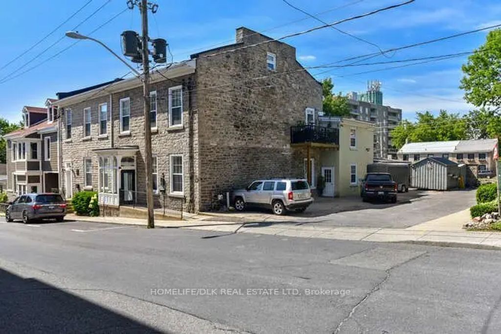 32 Apple Street, Brockville