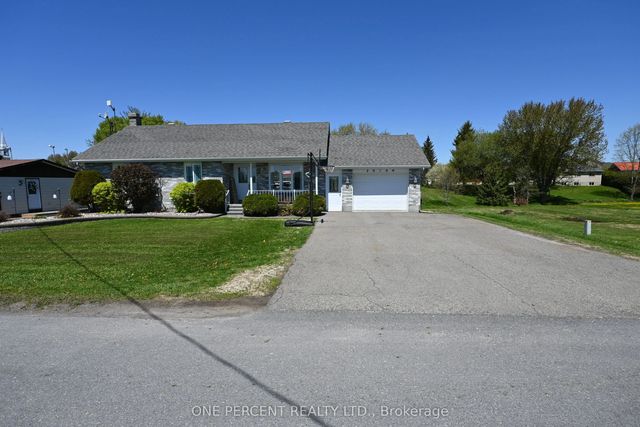2010 Rue Du Parc Street W, Alfred and Plantagenet