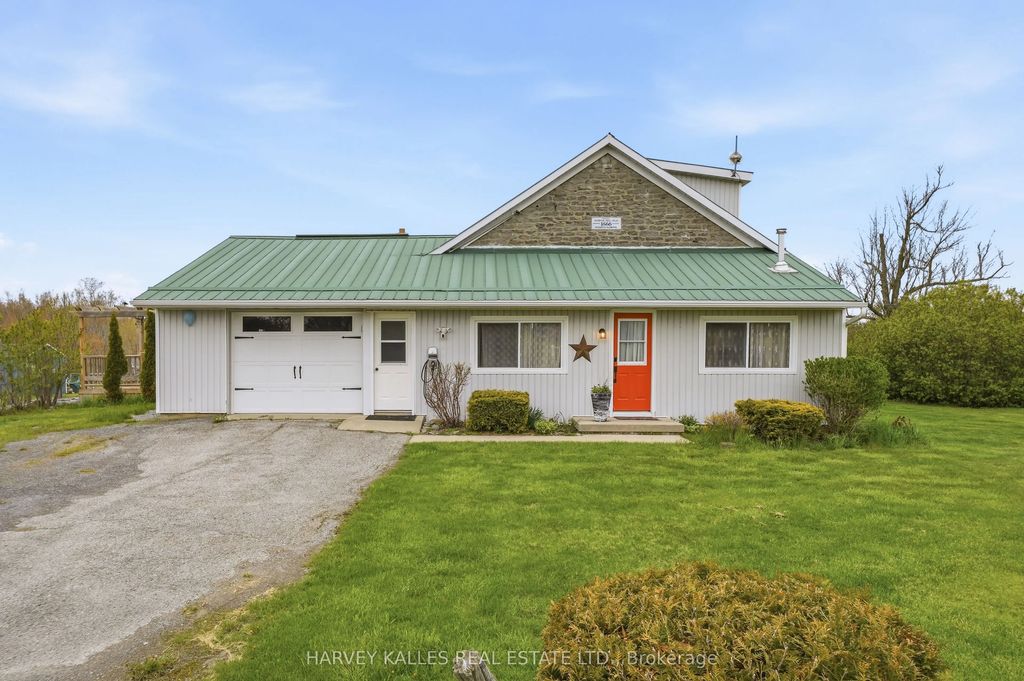 8 School House Road, Prince Edward County