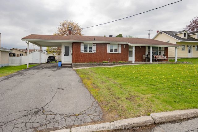 44 Victoria Street W, North Glengarry