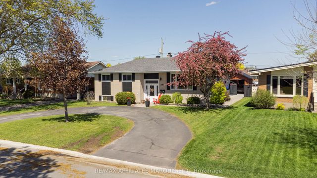 420 Beach Avenue, Cornwall