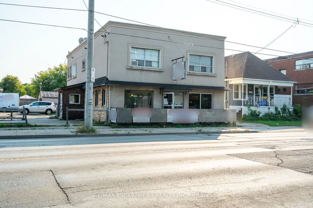 1490 Barton Street E, Hamilton