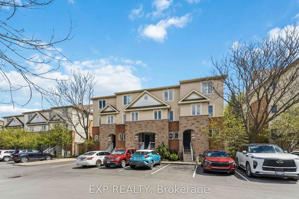 81 Strathaven Private, Cyrville - Carson Grove - Pineview