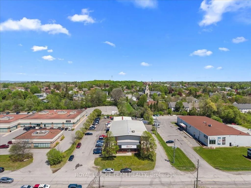 24 Edgewater Street, Kanata