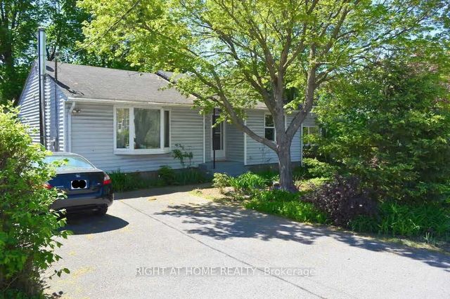 200 Woodroffe Avenue, Woodroffe