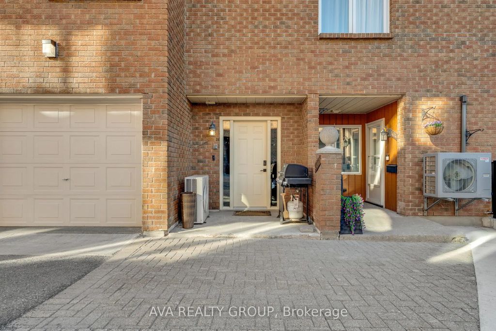 106 Stratas Court N, Kanata