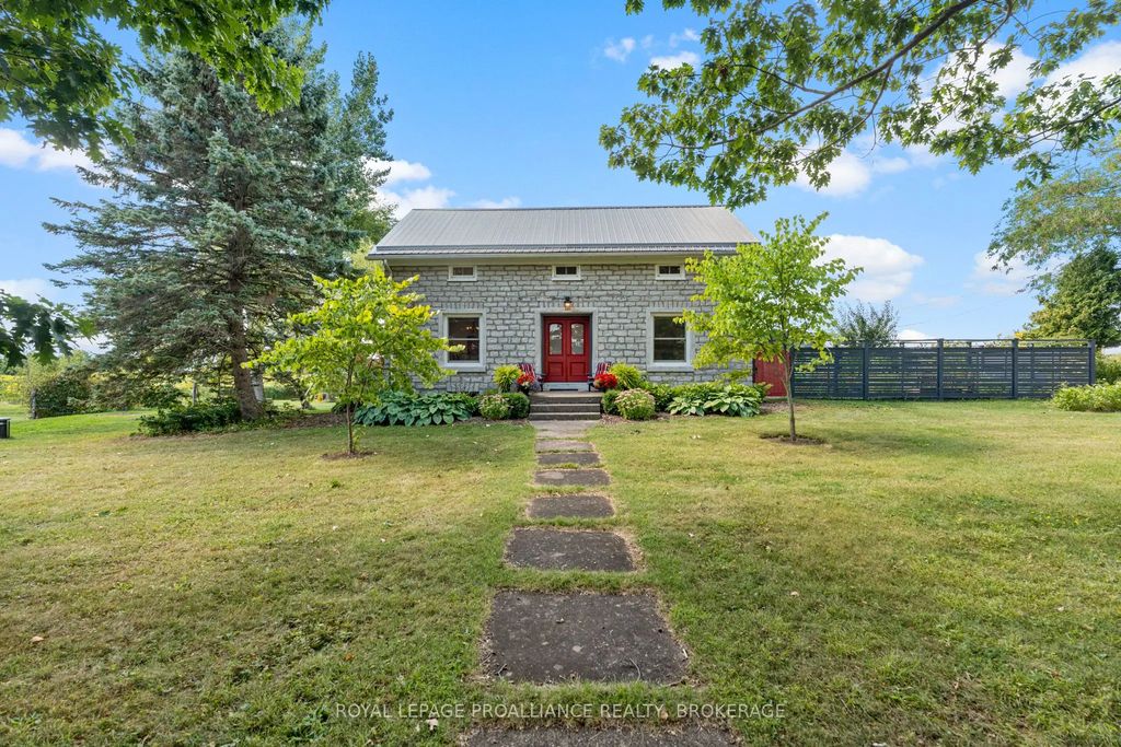 15 14th Line Road, Frontenac Islands