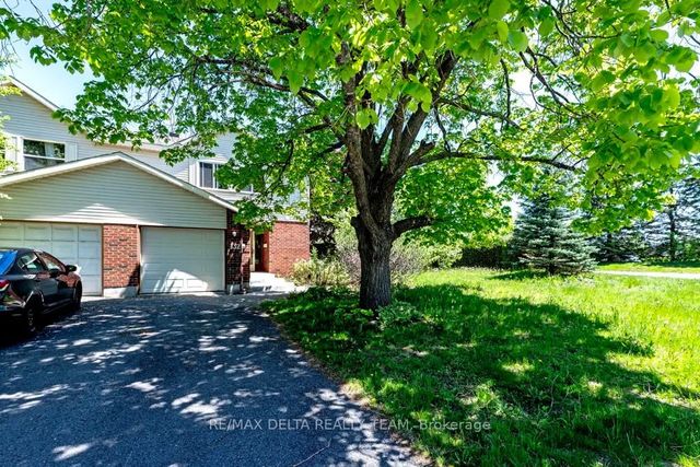 132 Acklam Terrace W, Kanata