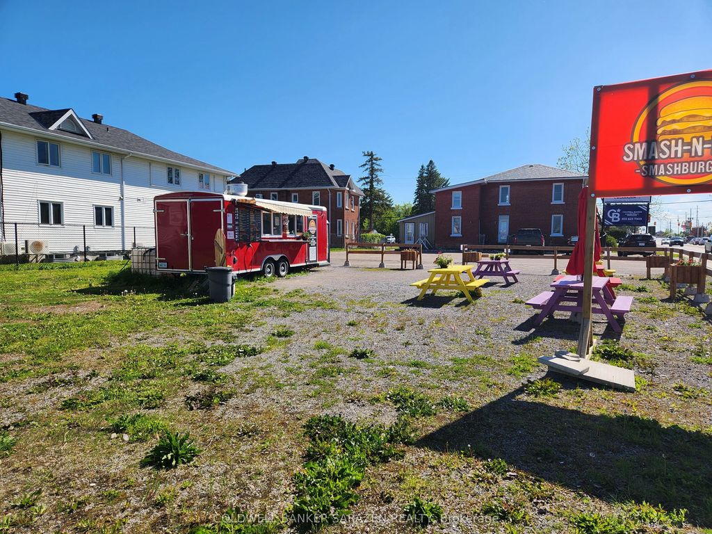 182 Daniel Street S, Arnprior