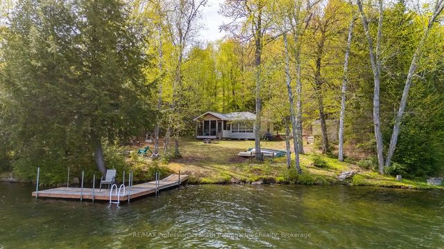 1066 Buckskin Lake Road, Highlands East