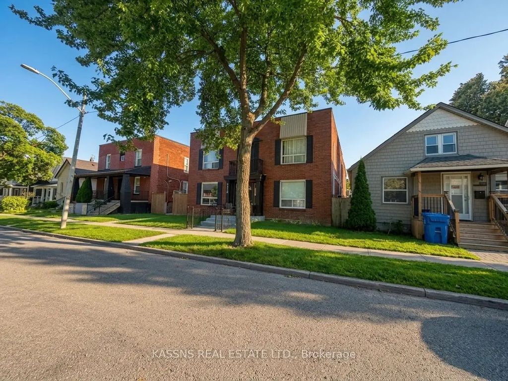 1219 Monmouth Road, Windsor