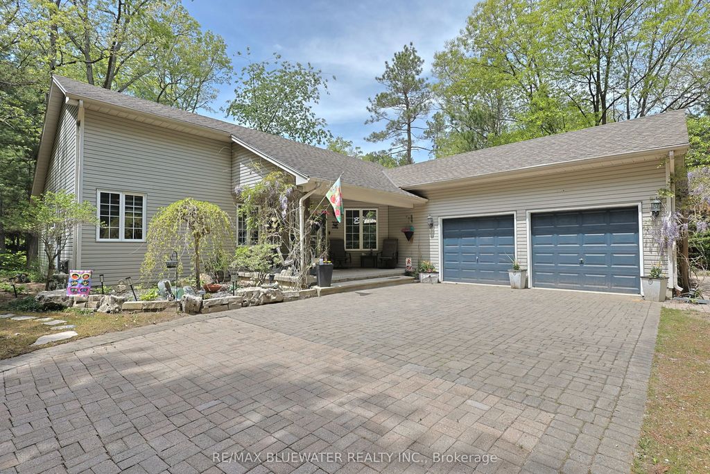 10419 Pinetree Drive, Lambton Shores