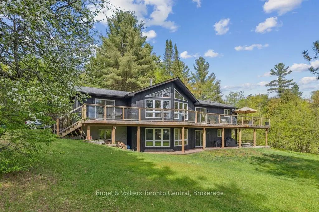 1823 Livingstone Lake Road, Algonquin Highlands