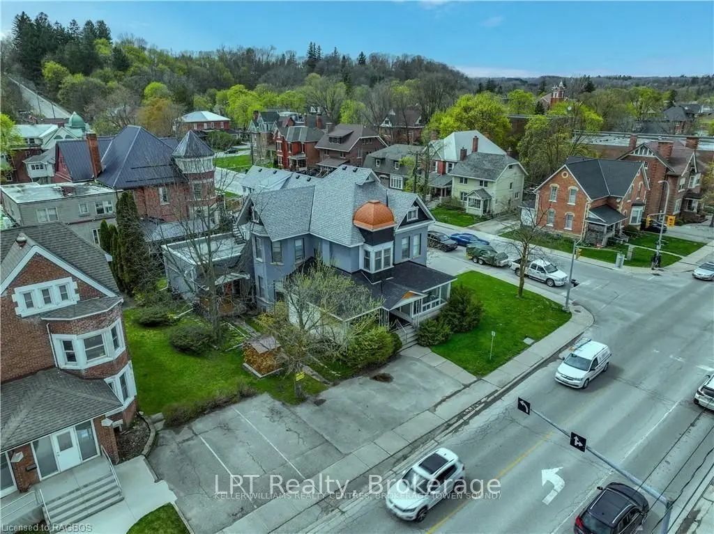 900 2nd Avenue W, Owen Sound