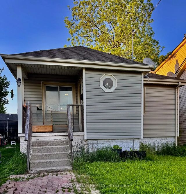 16 Cumming Street, St. Catharines