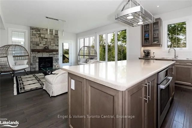364 Yellow Birch Crescent, Blue Mountains