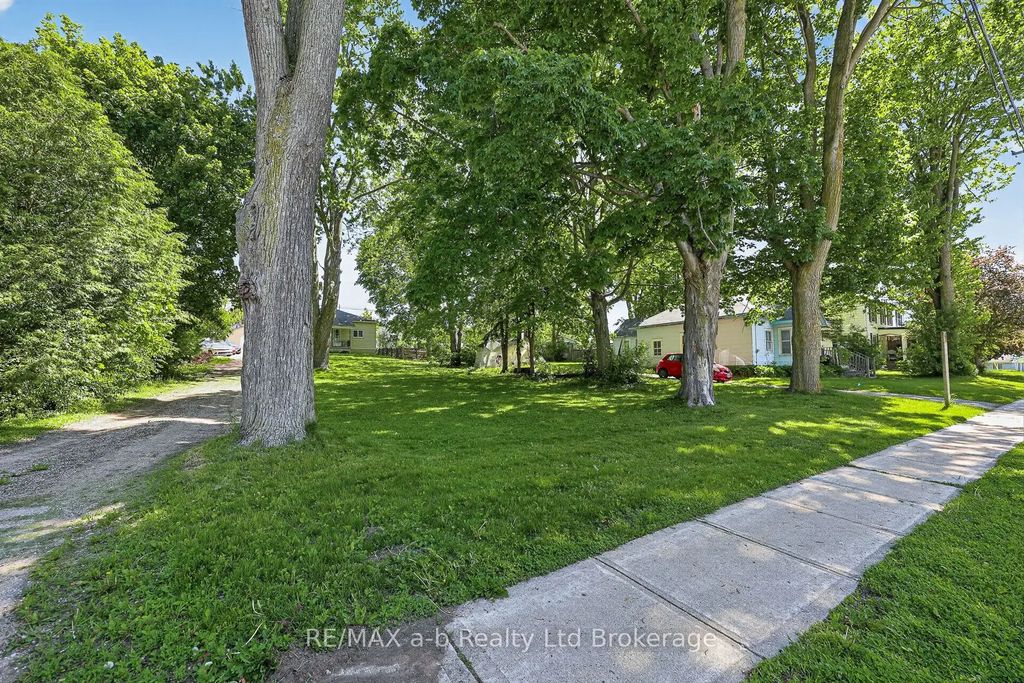 305 Hall Street, Ingersoll