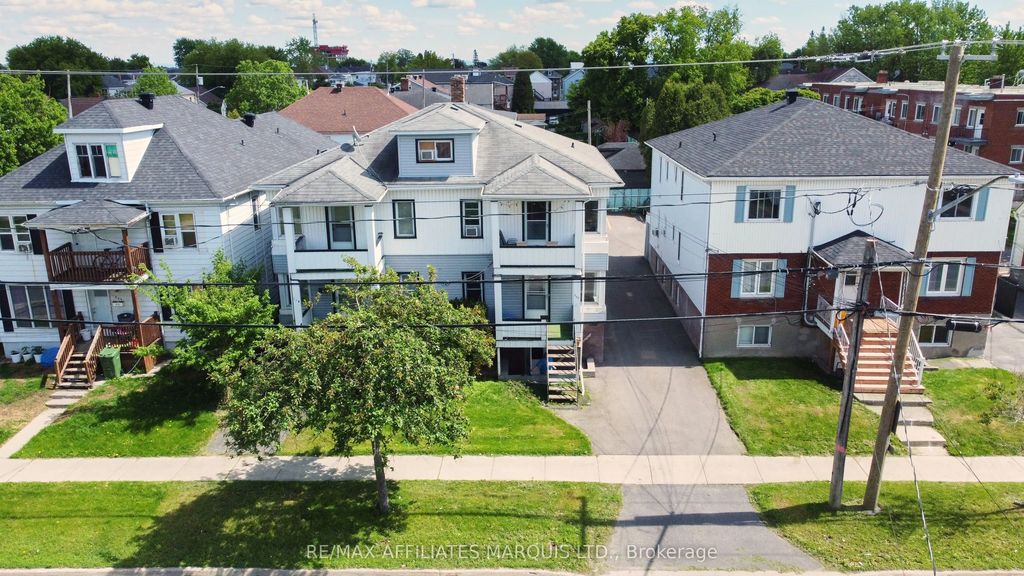 909/911 Second Street E, Cornwall