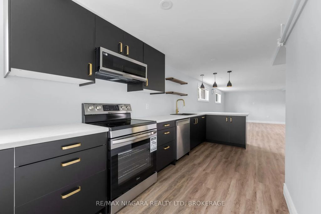 833 Foss Road 11, Pelham