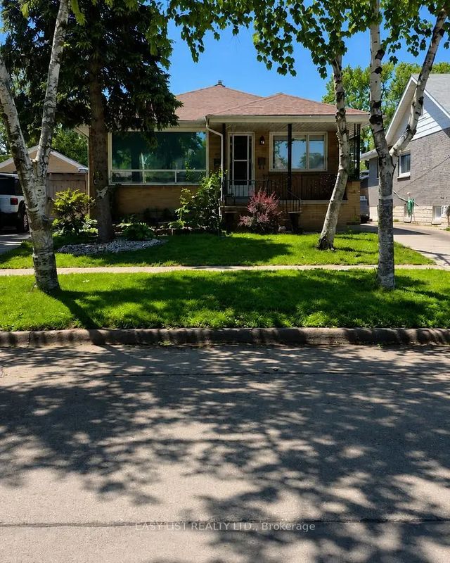 2371 Alexis Road, Windsor