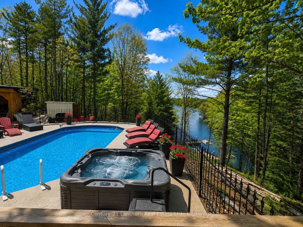 1045 Carnahan Lane, Frontenac