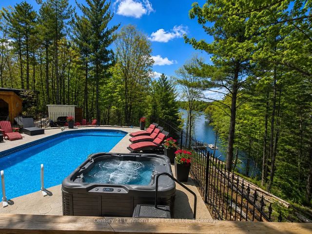 1045 Carnahan Lane, Frontenac