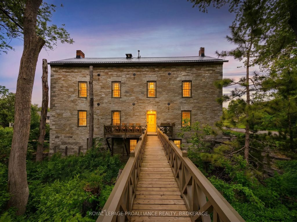 28 Front Street, Stone Mills
