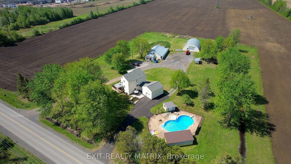 912 Eadie Road, Russell