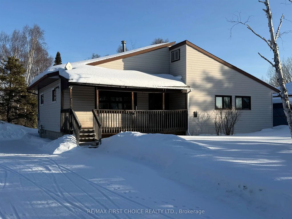 14 Superior Avenue, Ignace