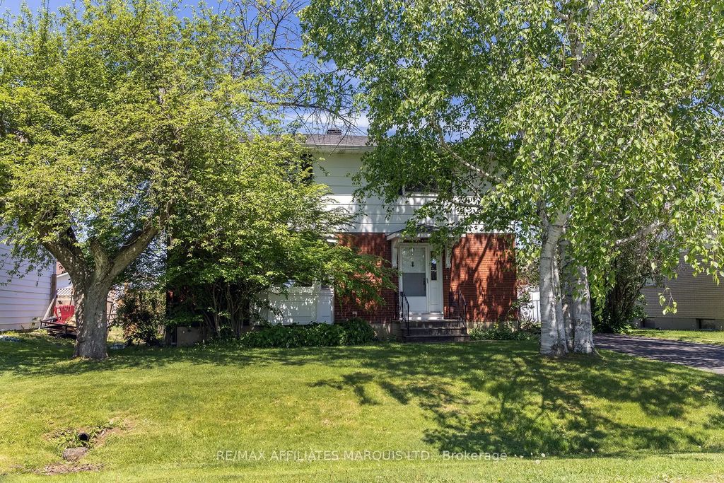 22 Orchard Way, South Dundas