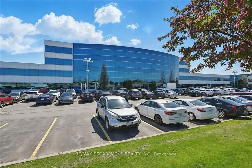 1100 South Service Road 109, Hamilton