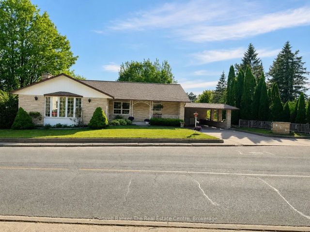 815 Muskoka Road N, Gravenhurst