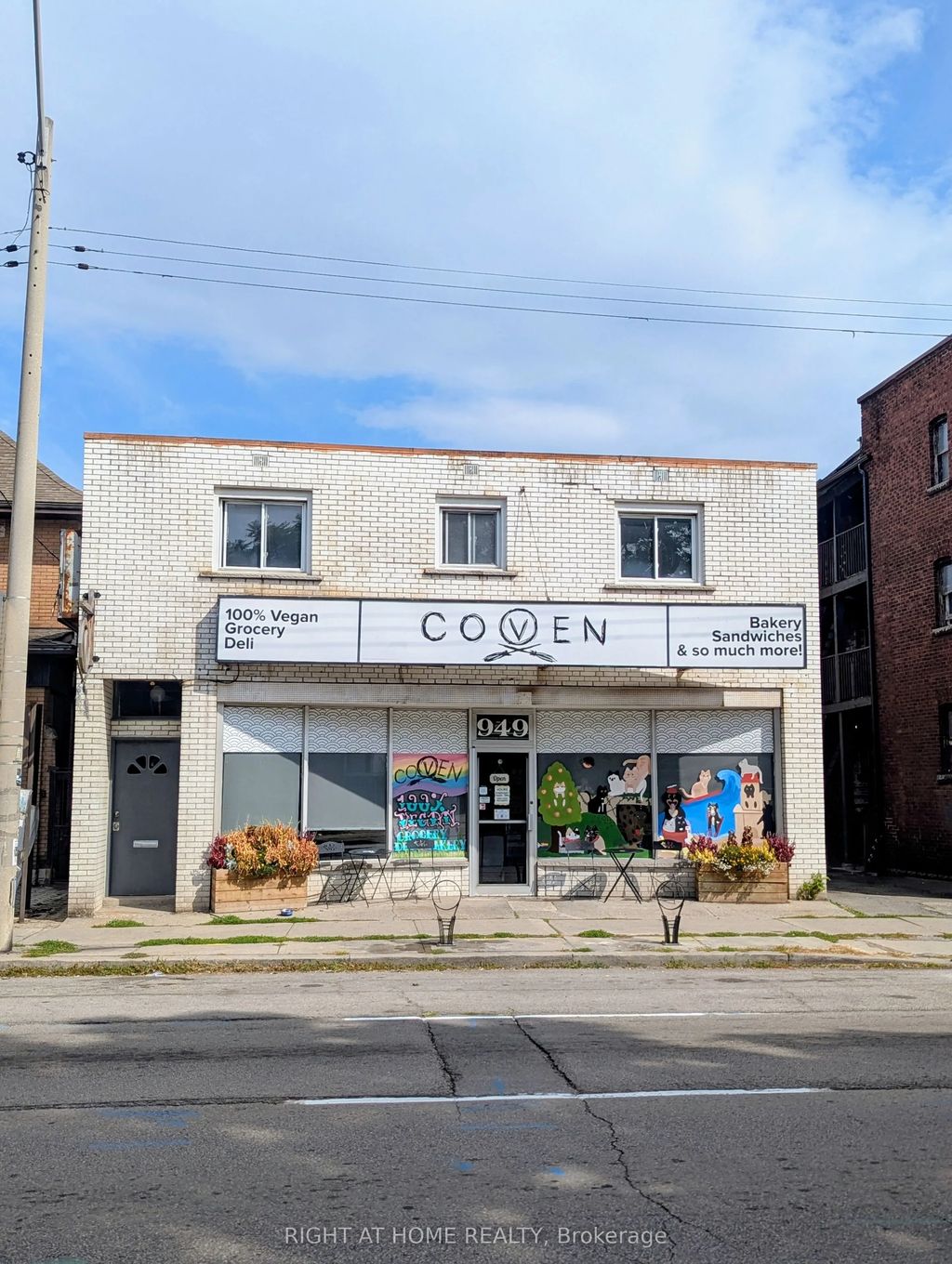 949 Main Street E, Hamilton