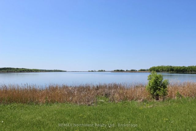 222 Morrison Rd, Lake of the Woods