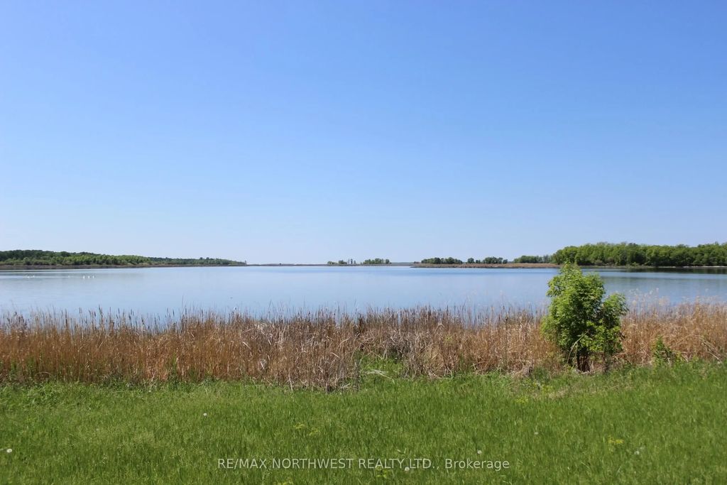 222 Morrison Rd, Lake of the Woods