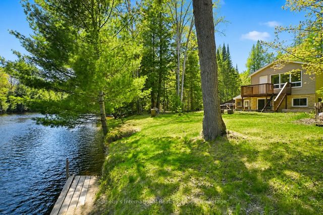 1072 Holiday Park Drive, Bracebridge
