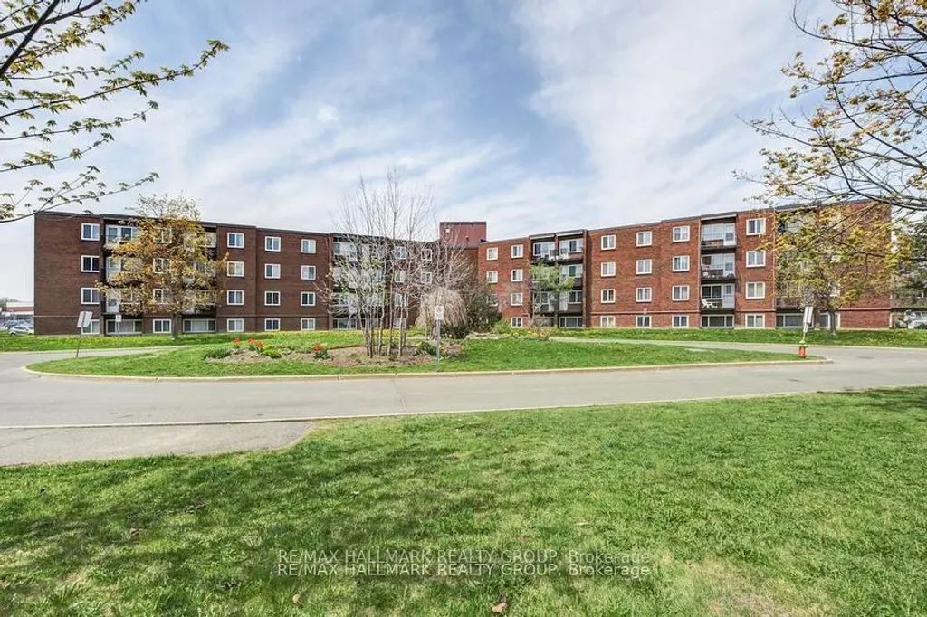 2041 Arrowsmith Drive 401c, Beacon Hill North - South and Area