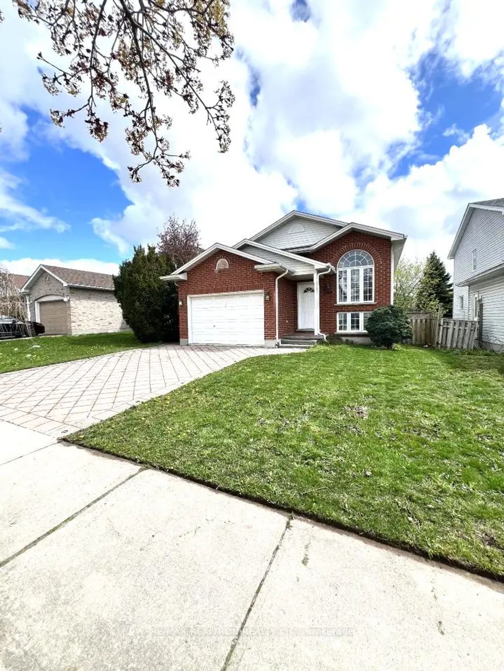 1098 Farnsborough Crescent, London East