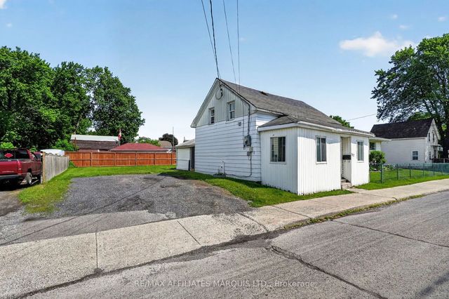 117 Sixth Street W, Cornwall