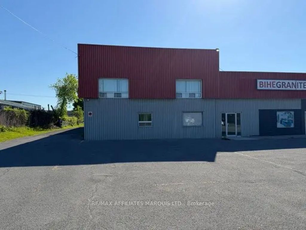 1397 Rosemount Avenue, Cornwall