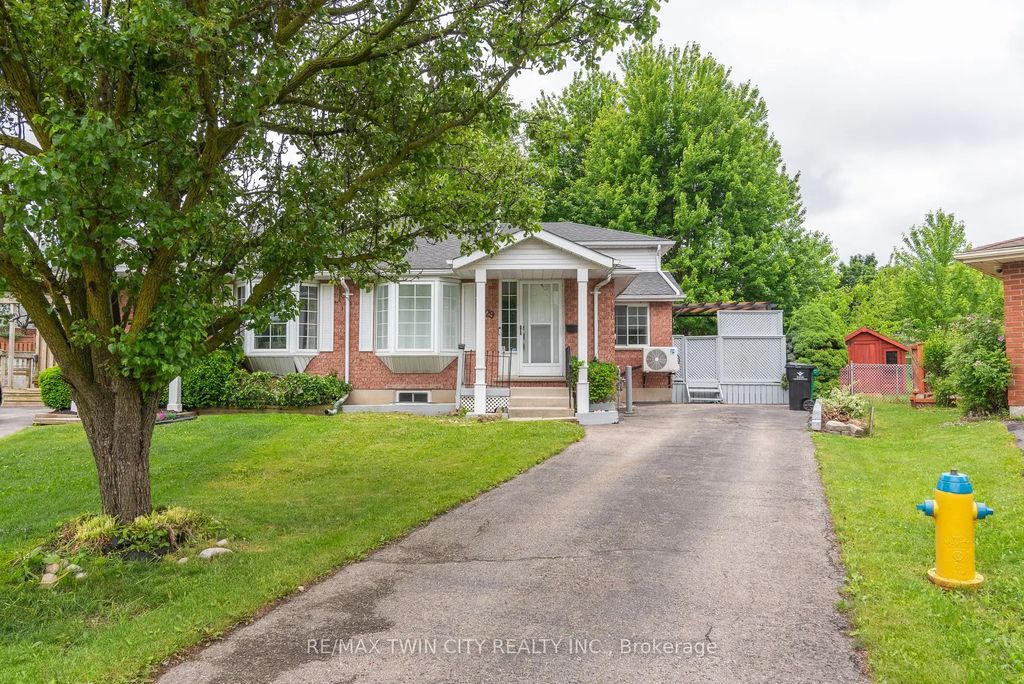 629b Settlersfield Court, Waterloo