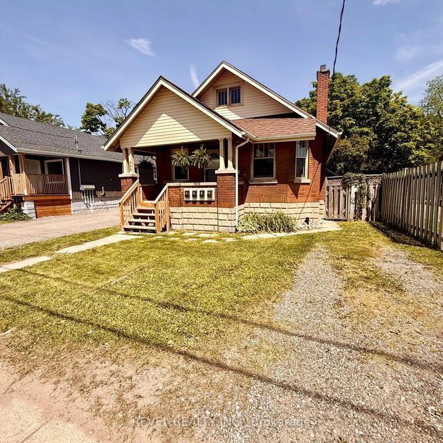 368 Wharncliffe Road S, London South