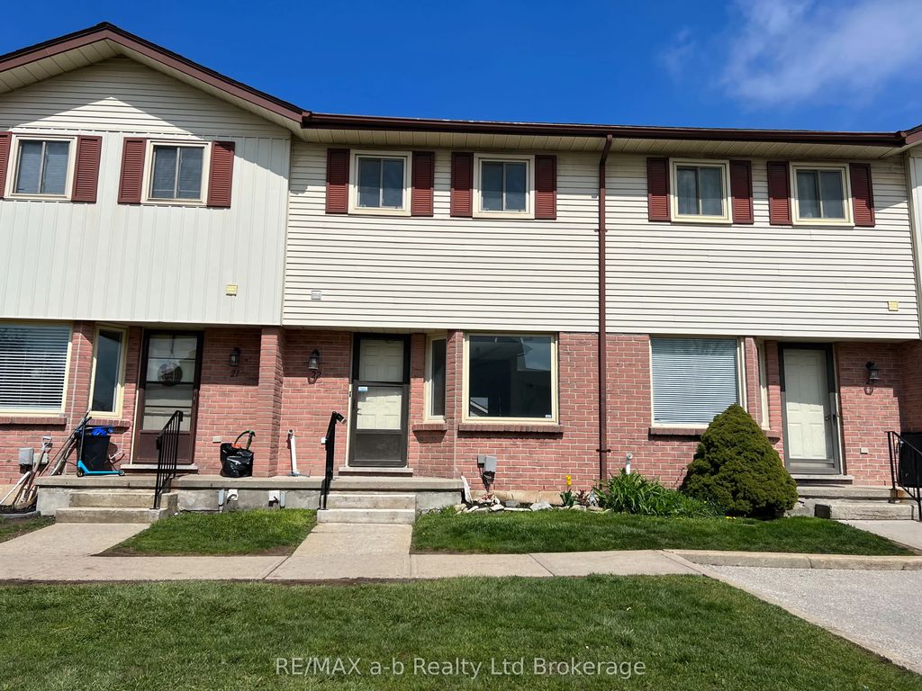 1115 Nellis Street 22, Woodstock
