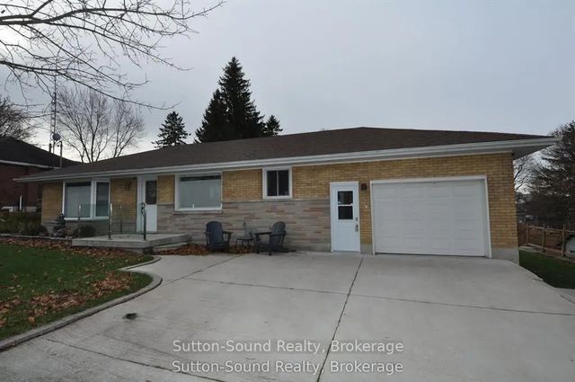 10 Brownlee Street S, South Bruce