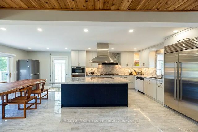 15 Oakridge Drive, North Kawartha